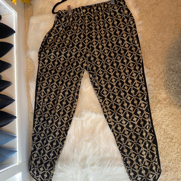 Asymmetrical pant - Picture 4 of 4